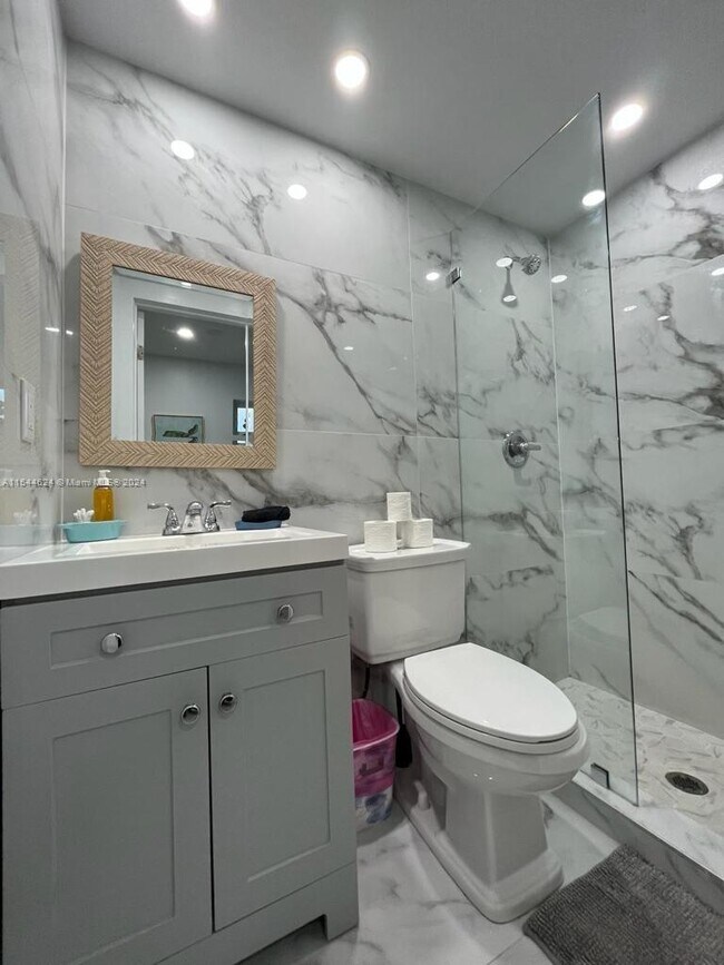 Foto del edificio - 14930 NE 7th Ct