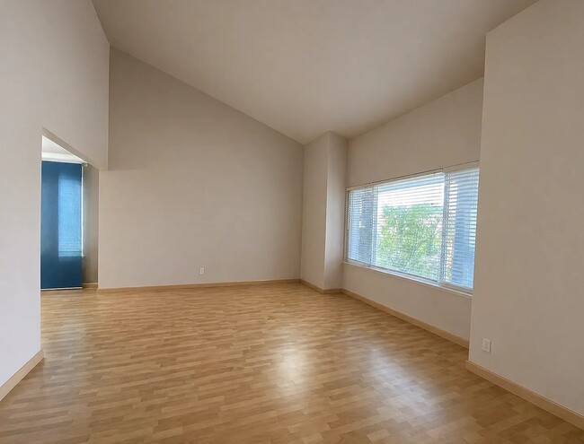 Building Photo - 1626 Canna Ln
