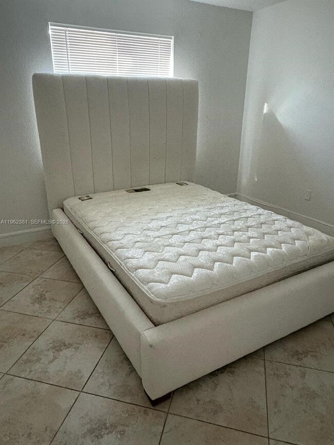 Building Photo - 14830 Naranja Lakes Blvd