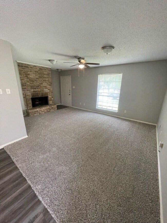Building Photo - 346-348 Mill Creek Rd
