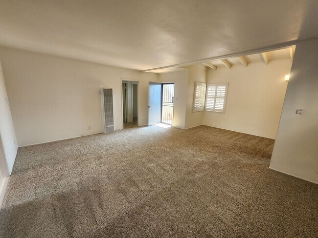 Building Photo - Beautiful 3B/1.5Bath Home in Gardena: $3,7...