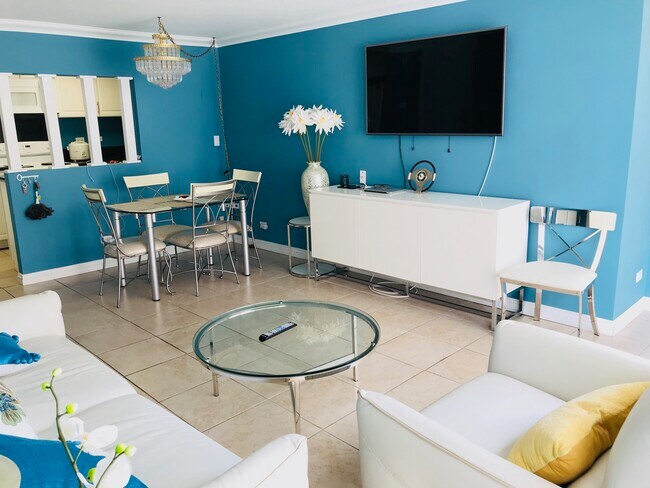 Dining area - 440 Lewers St