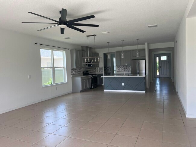 Foto del edificio - 5115 Los Robles Ct
