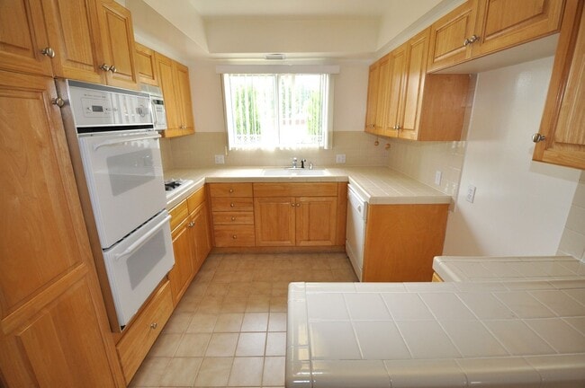 Building Photo - 14706 Dickens St