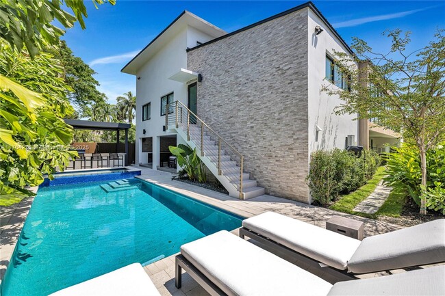 Building Photo - 1351 S Venetian Way