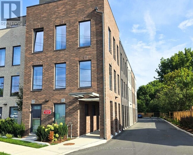 Building Photo - 325 University Ave W