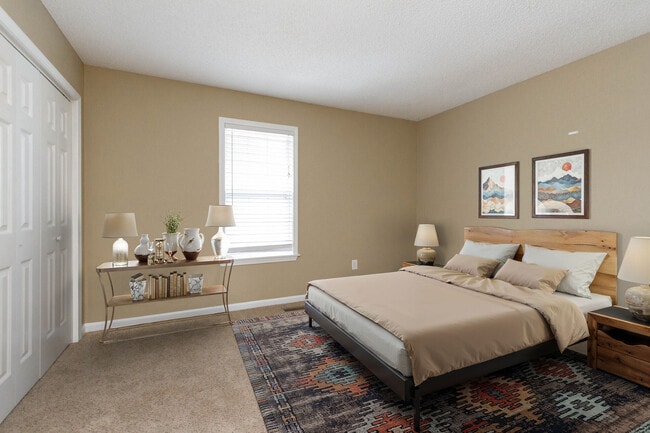 Building Photo - Woodland Manor Condominiums