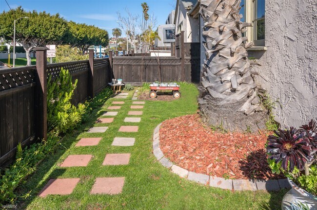 Building Photo - 1 br, 1 bath Duplex - 430 North Francisca ...