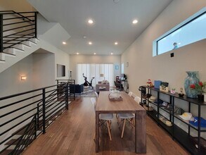 Building Photo - 5709 Larkin St