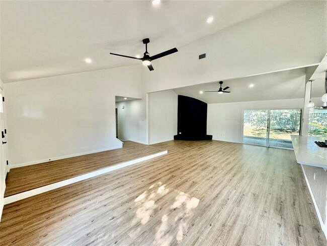 Building Photo - 9506 Stonebridge Dr