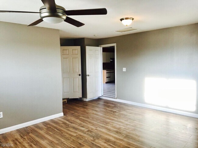 Foto del edificio - 3 br, 3 bath House - 7044 San Francisco St...
