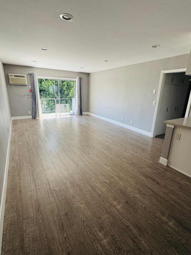 Photo - 1800 Camden Ave (Los Angeles, CA) Apartment