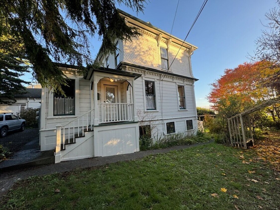 980 13th St Unit B, Arcata, CA 95521 Room for Rent in Arcata, CA