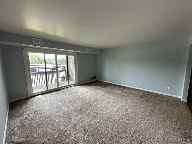Building Photo - 6150 Cobblers Dr