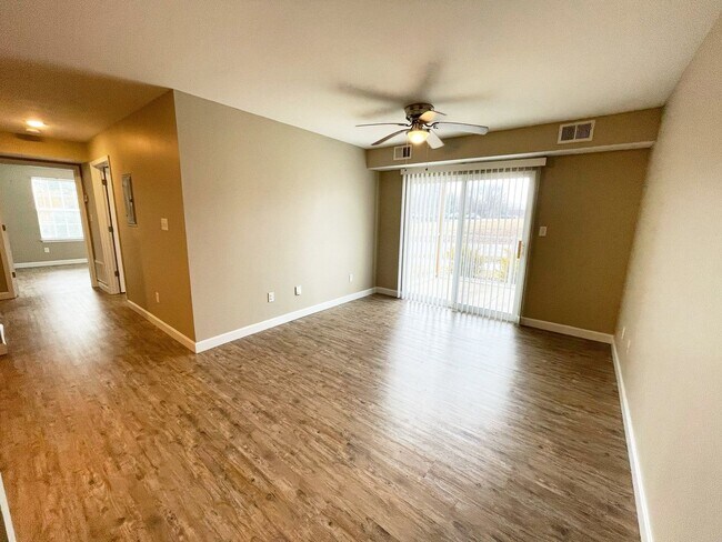 Foto del edificio - 3301 Silverthorn Ln