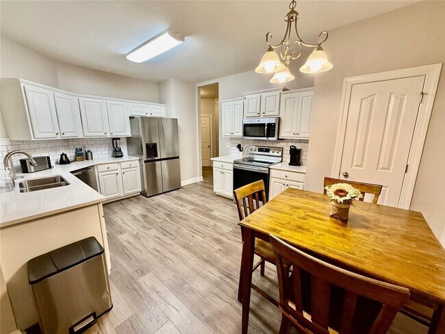 Foto del edificio - 5135 Cactus Cove Ln