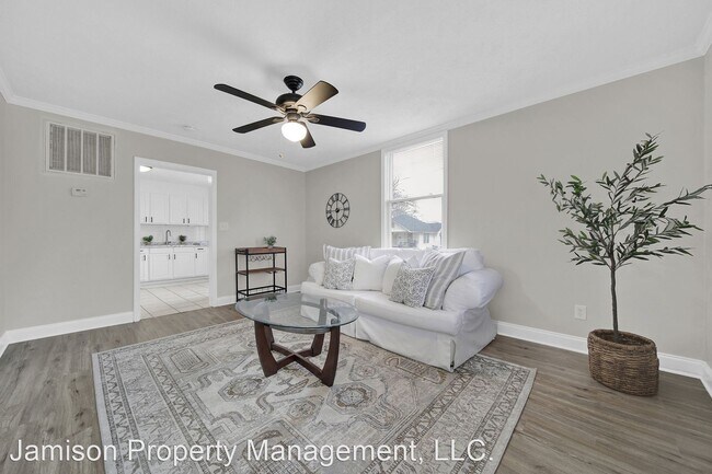 Foto del edificio - 4 br, 2 bath House - 1002 W 2nd Ave