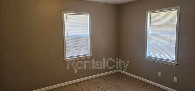 Foto del edificio - 46 Burks Pl