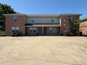 Building Photo - 3800 Malibu Ln