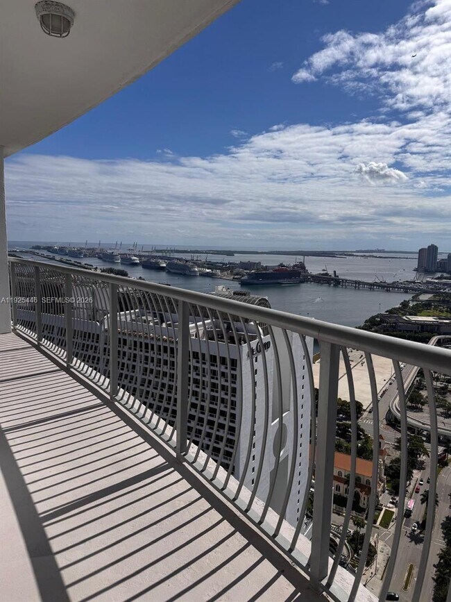 Building Photo - 1750 N Bayshore Dr