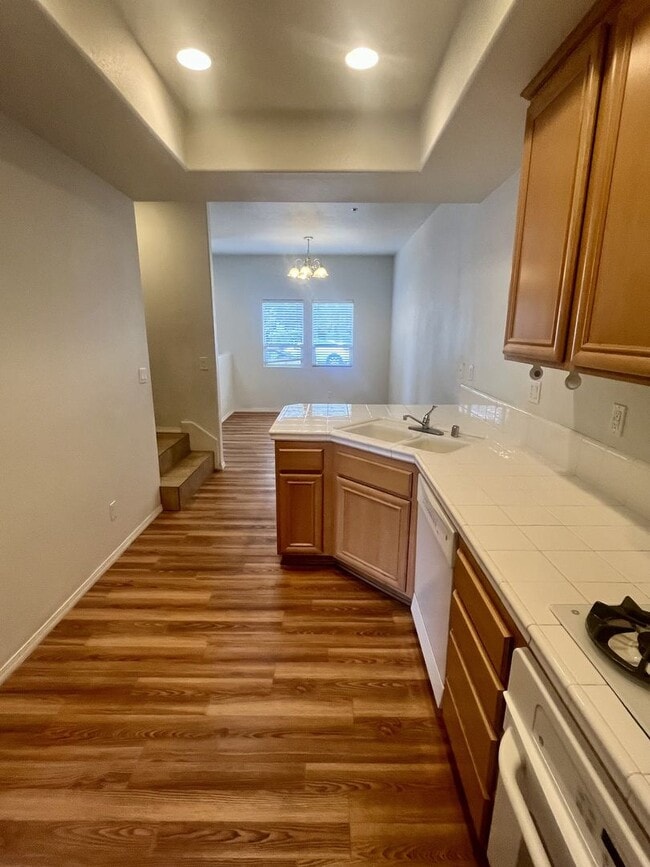 Building Photo - Charming 5 Bedroom house in Rancho Obispo Community