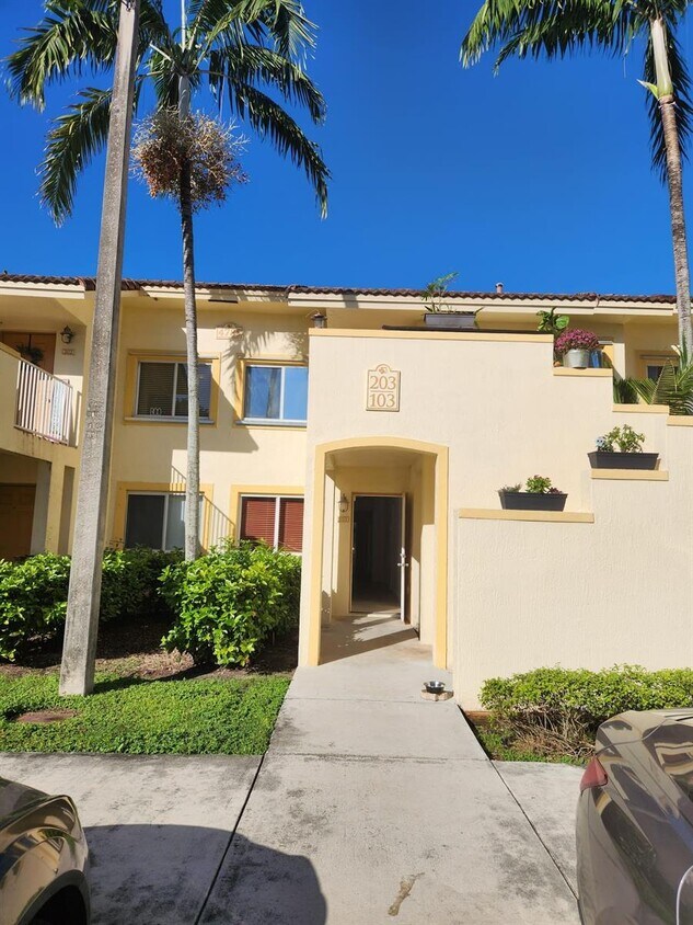 Foto principal - 4785 SW 62nd Ave