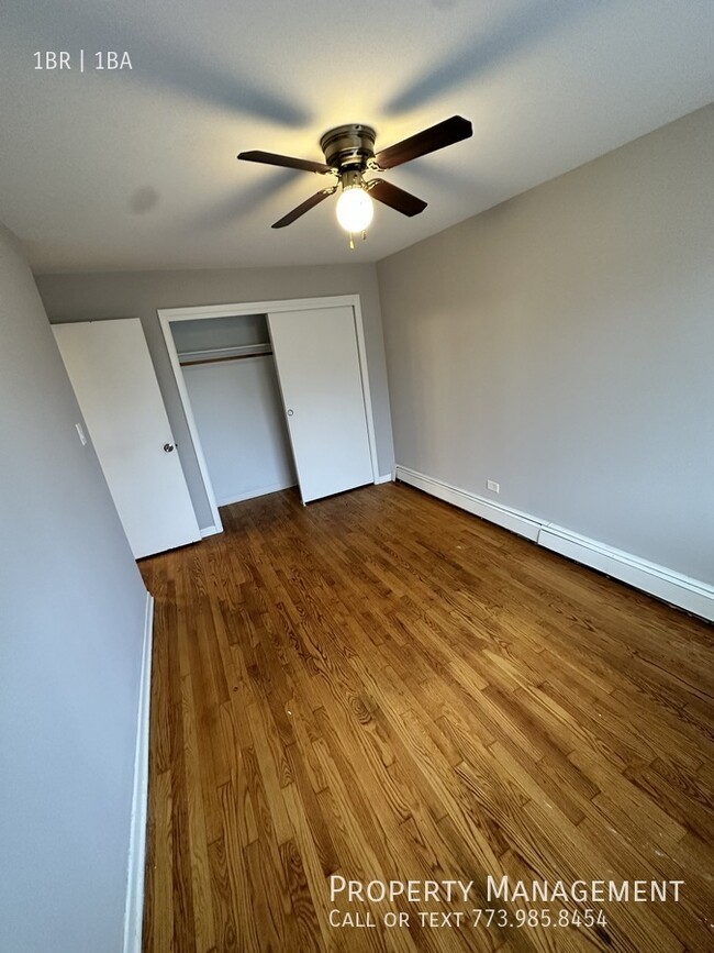 Building Photo - Large Corner Unit Remodeled Apartment in Q...