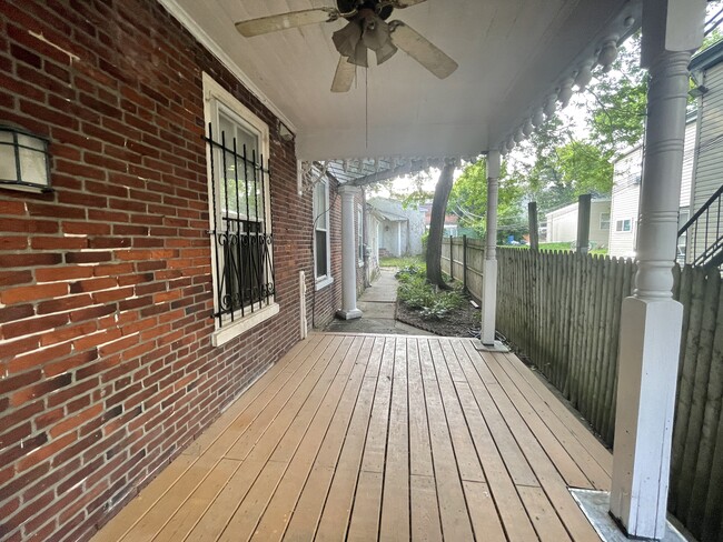 Foto del edificio - 1015 DeKalb St