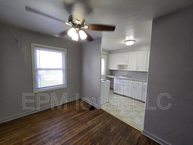 Building Photo - 247 Madison St