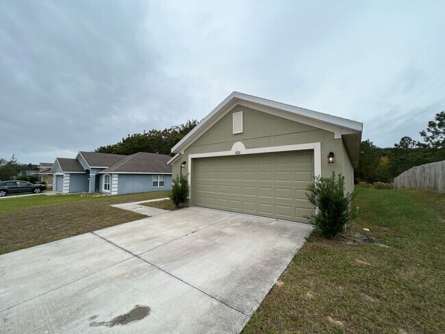 Foto del edificio - Amazing, 4 Bedroom, 2 Bathroom Home in Fru...