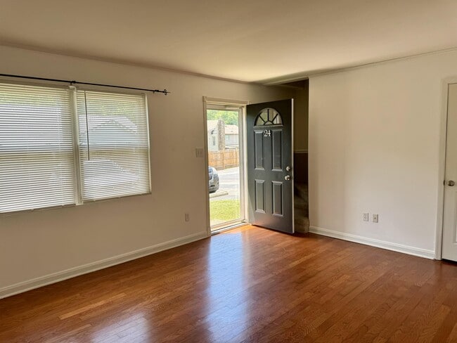 Foto del edificio - 6820 Linville Dr