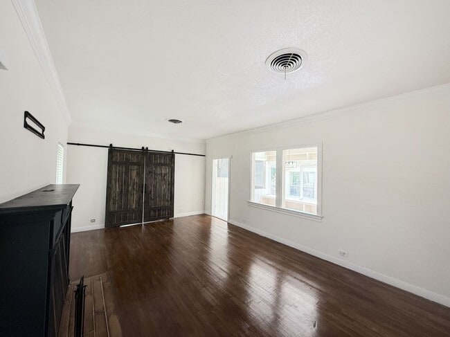 Foto del edificio - 1214 Sutton Dr