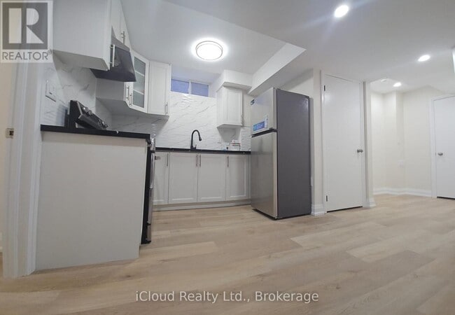 Building Photo - 1142 Skyridge Blvd