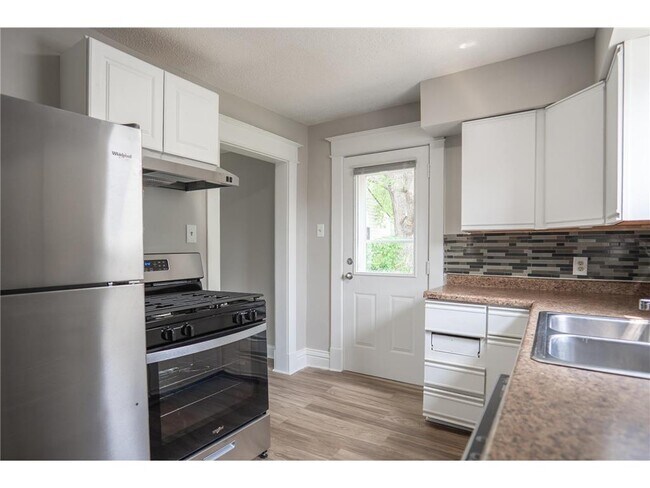 Foto del edificio - 938 N Cypress St