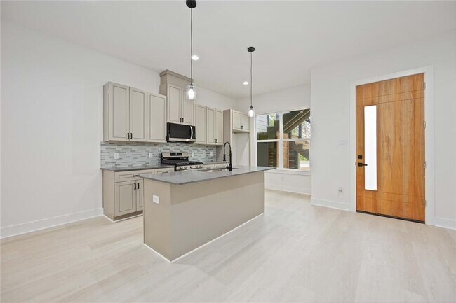 Foto del edificio - 7905 Cora St