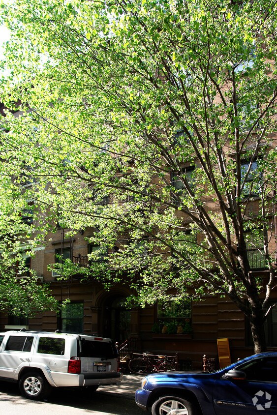 Building Photo - 204 W 88th St