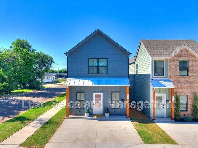 Building Photo - 600 W 2nd St