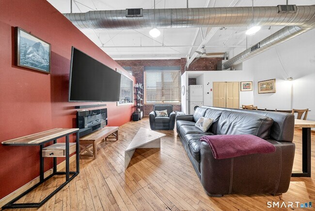 Foto del edificio - 325 Lafayette St