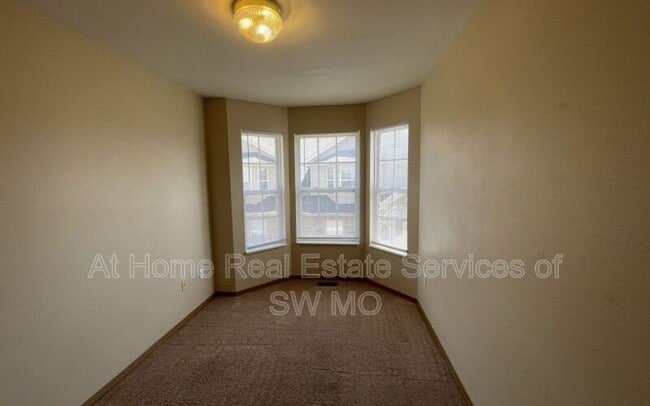 Building Photo - 1501 W Frosty