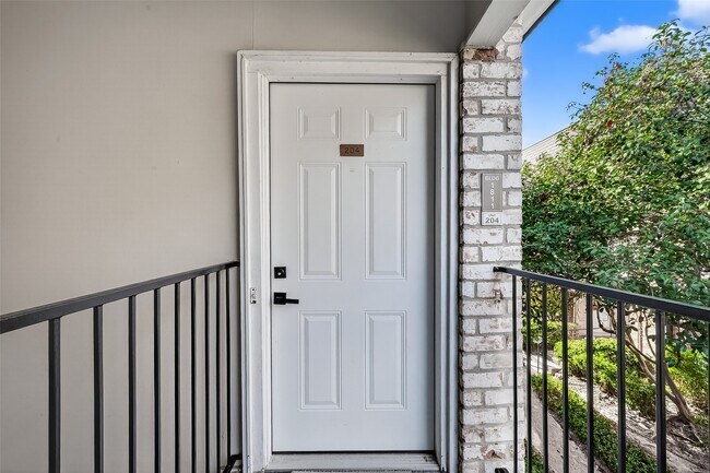 Foto del edificio - 1811 Stoney Brook Dr