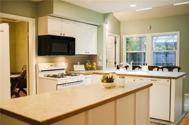 Foto del edificio - North End Tacoma Craftsman - 3 bedroom 1.7...