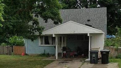 Building Photo - 1243 Alpine Dr