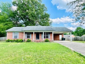 Building Photo - 64 Randi Dr