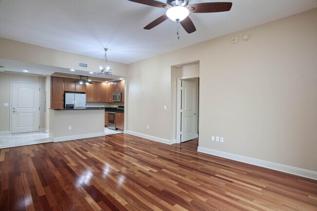 Foto del edificio - 701 S Olive Ave