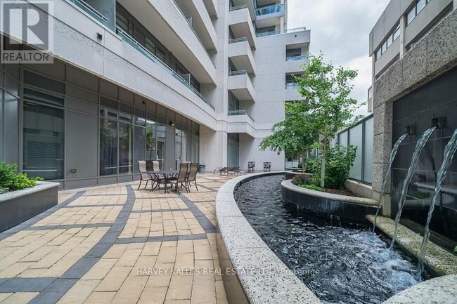 Photo du bâtiment - 736 Spadina Ave.