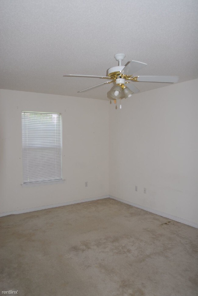 Building Photo - 13204 Warren Dr