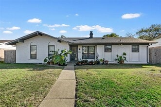 Building Photo - 3722 Hillsdale Ln