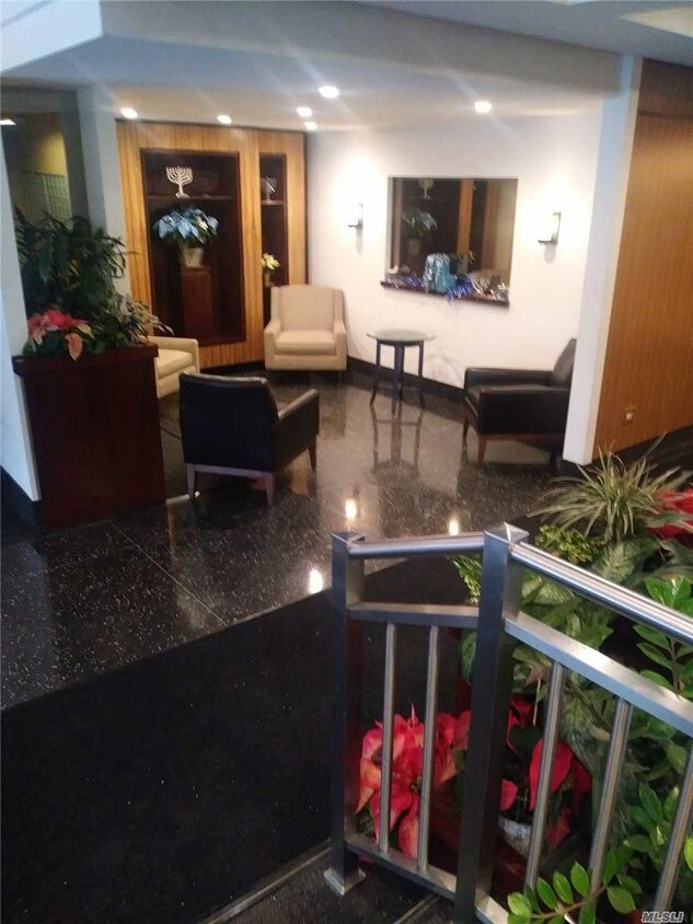 Foto del edificio - 370 Ocean Pkwy