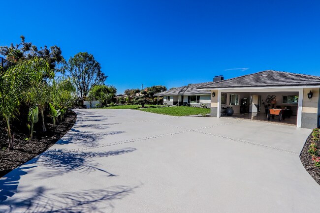 Foto del edificio - 445 Highland Dr