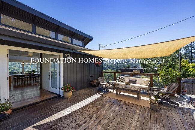 Building Photo - 4BD/3.5BA Indoor/Outdoor Living in Coveted...